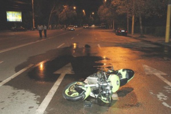 Moarte cumplită în Constanţa: un motociclist a intrat într-un stâlp, după care a ajuns sub roţile unei maşini